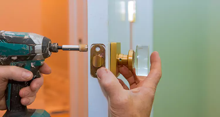 Broken Door Knob Fix in Palm Springs, FL